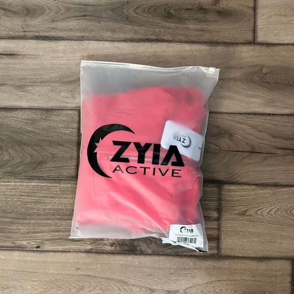 ZYIA Red Retreat 1/4 Zip Sweatshirt - Picture 4 of 4